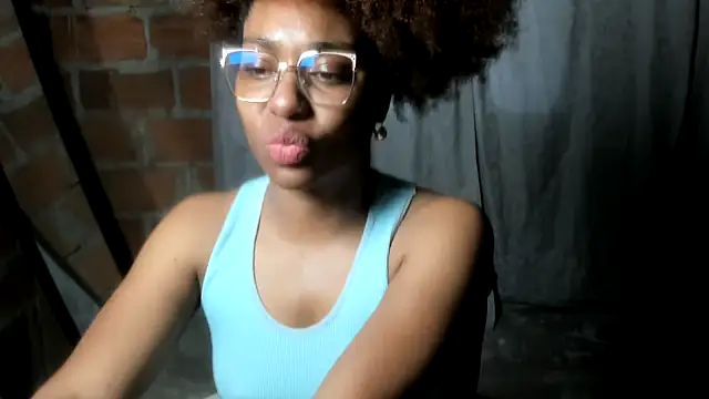 Snapshot of thaimy_ chatting on July 8, 11:22 am thaimy online show from July 8, 11:22 am
