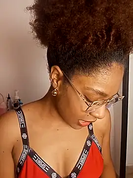 thaimy  online show from April 10, 3:46 am