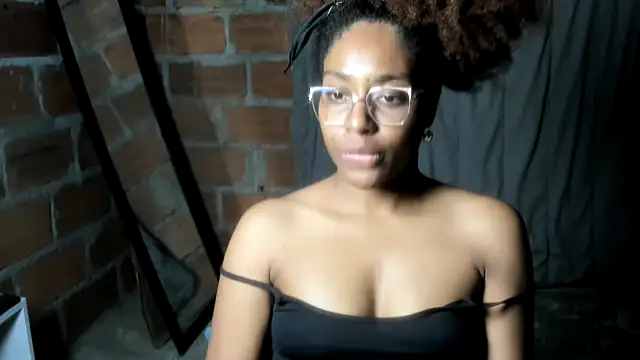 Snapshot of thaimy_ chatting on July 15, 2:07 am thaimy online show from July 15, 2:07 am