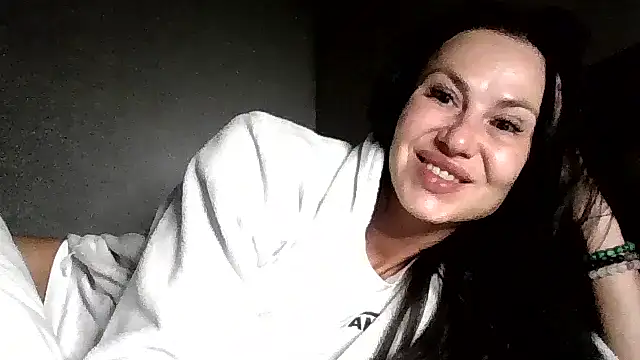Snapshot of JulianaGold1 chatting on June 18, 9:09 pm JulianaGold1 online show from June 18, 9:09 pm