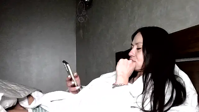 JulianaGold1 online show from January 18, 11:30 pm