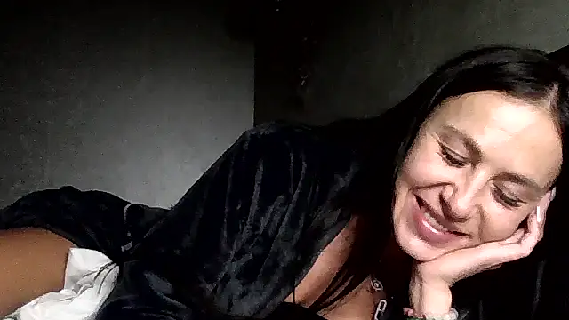 Snapshot of JulianaGold1 chatting on June 21, 8:03 pm JulianaGold1 online show from June 21, 8:03 pm