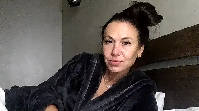 JulianaGold1 online show from October 12, 8:43 pm