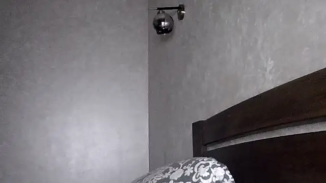 JulianaGold1 online show from November 18, 10:45 pm