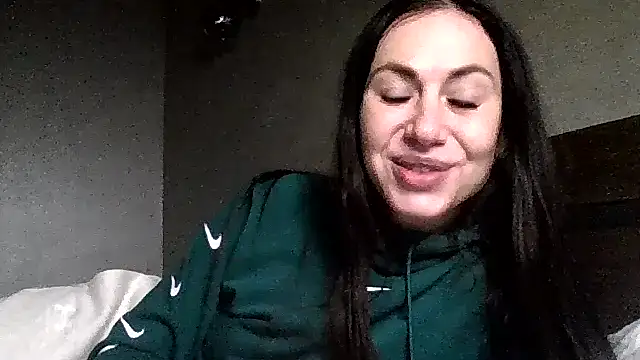 JulianaGold1 online show from December 5, 9:34 pm