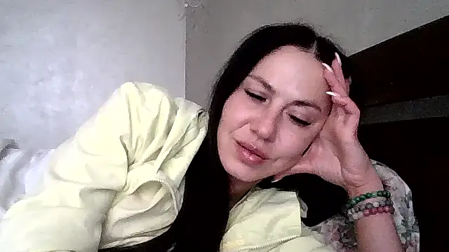 JulianaGold1 online show from May 13, 12:45 pm