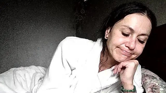 JulianaGold1 online show from May 19, 9:22 pm