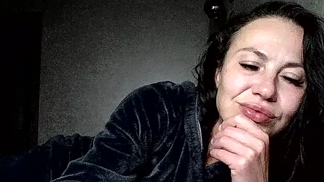 Snapshot of JulianaGold1 chatting on July 11, 10:54 pm JulianaGold1 online show from July 11, 10:54 pm