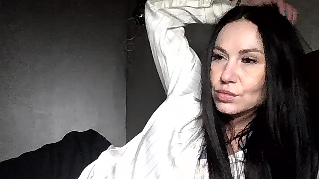 JulianaGold1 online show from February 2, 5:45 pm