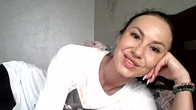 Snapshot of JulianaGold1 chatting on June 12, 2:15 pm JulianaGold1 online show from June 12, 2:15 pm