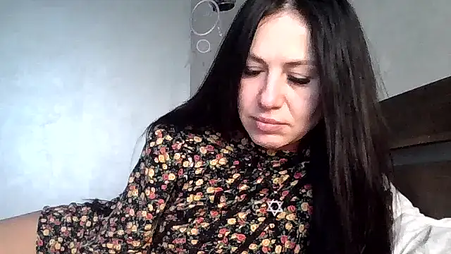 JulianaGold1 online show from February 10, 6:45 am