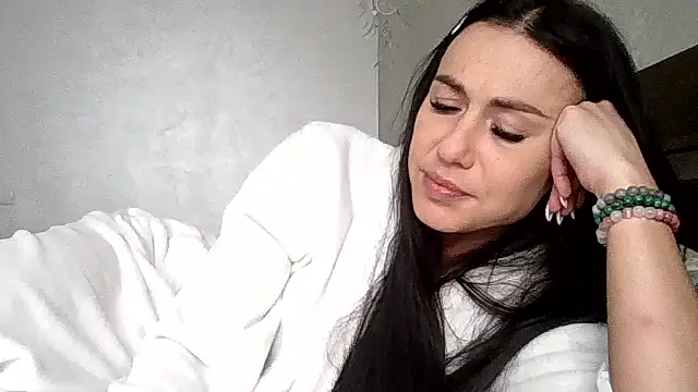 JulianaGold1 online show from May 18, 2:11 pm