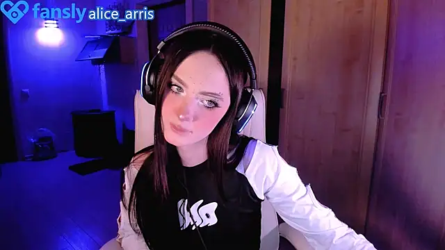 Alice  Aris online show from February 11, 6:52 pm