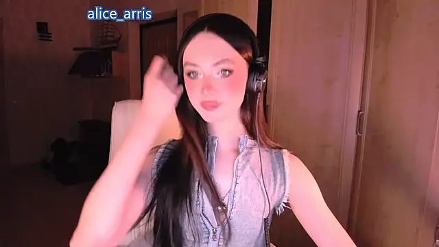 Alice  Aris online show from March 27, 3:46 pm