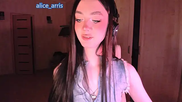 Alice  Aris online show from March 22, 5:58 pm