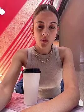 Snapshot of alana15 chatting on May 9, 6:55 pm alana15 online show from May 9, 6:55 pm