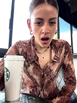 alana15 online show from January 18, 5:05 pm