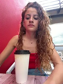 Snapshot of alana15 chatting on May 6, 9:30 pm alana15 online show from May 6, 9:30 pm