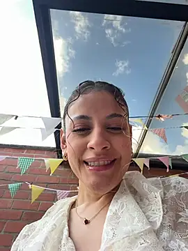 Snapshot of alana15 chatting on July 6, 9:28 pm alana15 online show from July 6, 9:28 pm