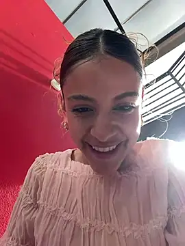 Snapshot of alana15 chatting on June 22, 9:23 pm alana15 online show from June 22, 9:23 pm
