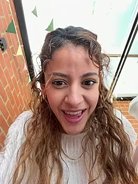Snapshot of alana15 chatting on June 21, 3:29 pm alana15 online show from June 21, 3:29 pm