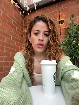 Snapshot of alana15 chatting on June 10, 8:54 pm alana15 online show from June 10, 8:54 pm