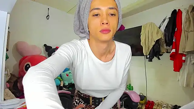 Snapshot of Lawrncesofiets chatting on October 16, 3:42 pm Lawrncesofiets online show from October 16, 3:42 pm