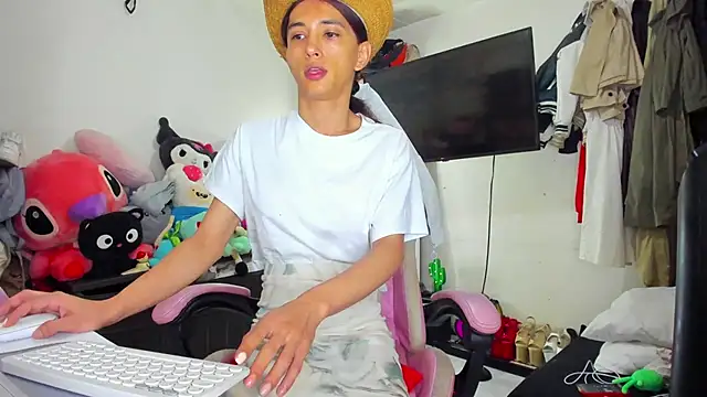 Snapshot of Lawrncesofiets chatting on October 27, 5:47 pm Lawrncesofiets online show from October 27, 5:47 pm