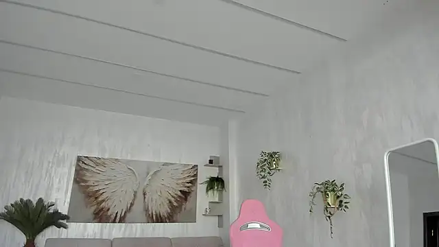 TiffanyHouston  online show from January 13, 7:23 am