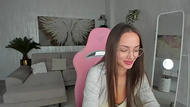 TiffanyHouston  online show from February 13, 7:30 am