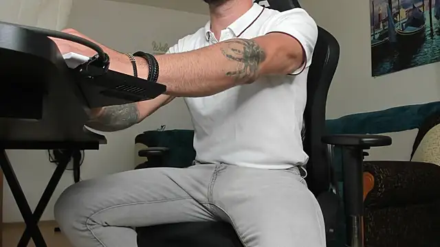 Snapshot of marioslim chatting on July 11, 5:41 am marioslim online show from July 11, 5:41 am