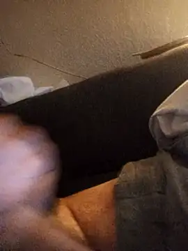 Snapshot of BunnyandClydeDk chatting on January 5, 6:24 am BunnyandClydeDk online show from January 5, 6:24 am