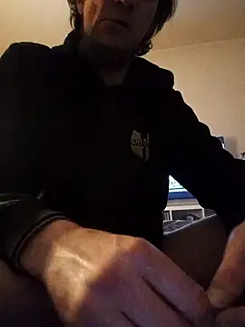 Snapshot of BunnyandClydeDk chatting on December 3, 2:20 am BunnyandClydeDk online show from December 3, 2:20 am