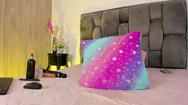 Snapshot of tanyyaa chatting on October 31, 8:11 am tanyyaa online show from October 31, 8:11 am