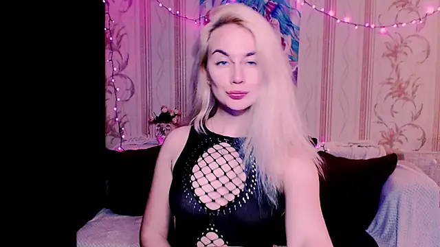 xxxcharismaaa online show from May 18, 6:01 pm