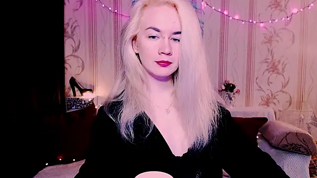 xxxcharismaaa online show from April 24, 4:25 am