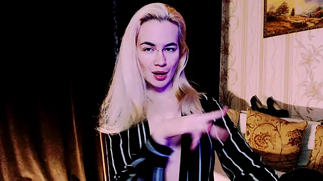 xxxcharismaaa online show from December 1, 8:42 pm