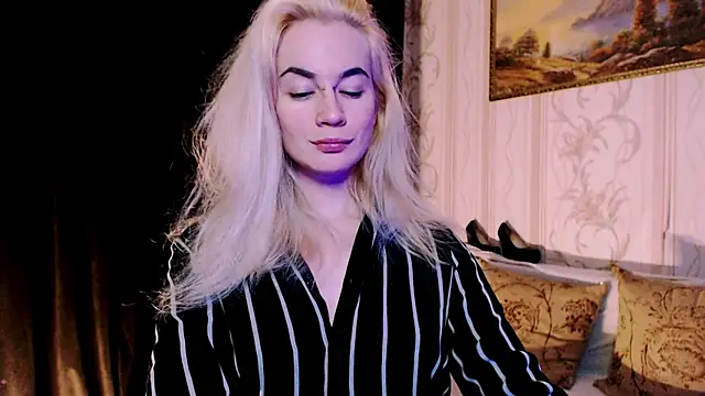 xxxcharismaaa online show from November 16, 8:02 pm