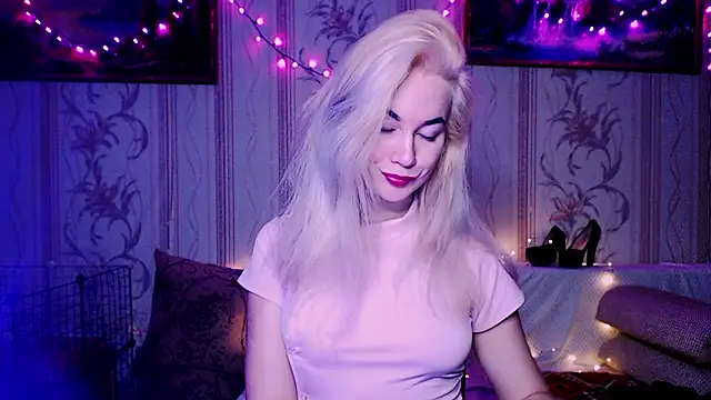 xxxcharismaaa online show from February 1, 8:45 am