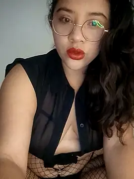 Snapshot of Vivi_Kvsh chatting on November 6, 1:26 pm Vivi Kvsh online show from November 6, 1:26 pm