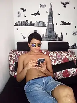 Snapshot of pinedasex777 chatting on February 17, 8:38 pm pinedasex777 online show from February 17, 8:38 pm