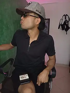 Snapshot of pinedasex777 chatting on November 24, 8:20 pm pinedasex777 online show from November 24, 8:20 pm