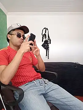 Snapshot of pinedasex777 chatting on November 8, 3:37 pm pinedasex777 online show from November 8, 3:37 pm