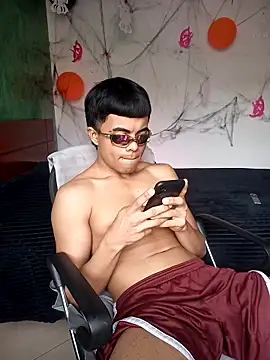 Snapshot of pinedasex777 chatting on October 6, 4:19 pm pinedasex777 online show from October 6, 4:19 pm