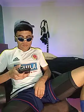 Snapshot of pinedasex777 chatting on November 17, 10:19 am pinedasex777 online show from November 17, 10:19 am