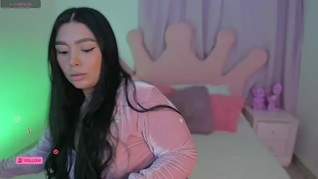 shantall vidales  online show from October 13, 3:52 am