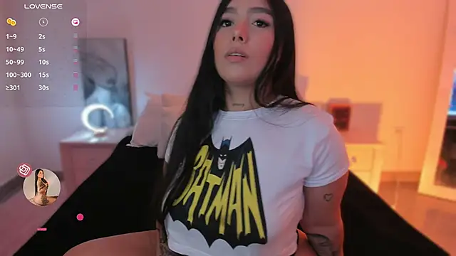 shantall vidales  online show from February 22, 9:05 pm