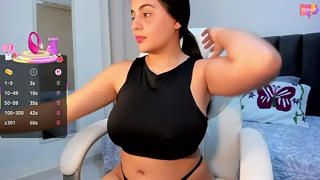 Snapshot of Karina_18_ chatting on February 12, 12:05 am Karina 18 online show from February 12, 12:05 am
