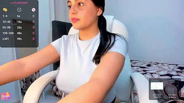 Snapshot of Karina_18_ chatting on January 21, 2:33 am Karina 18 online show from January 21, 2:33 am