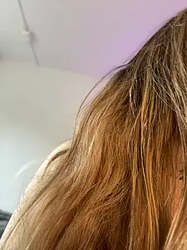 Snapshot of chloetease chatting on January 3, 3:12 pm chloetease online show from January 3, 3:12 pm